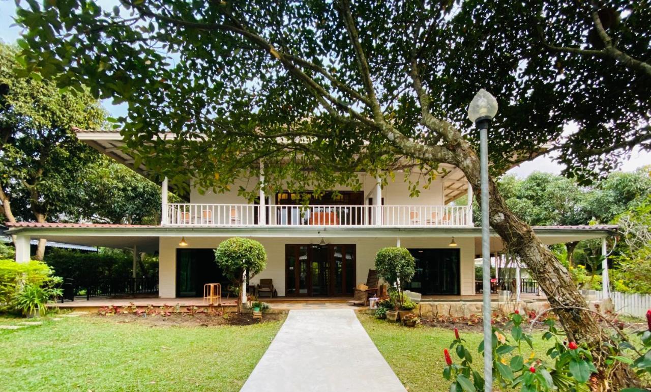 Jardin De Mangue Pakchong Hotel Exterior photo